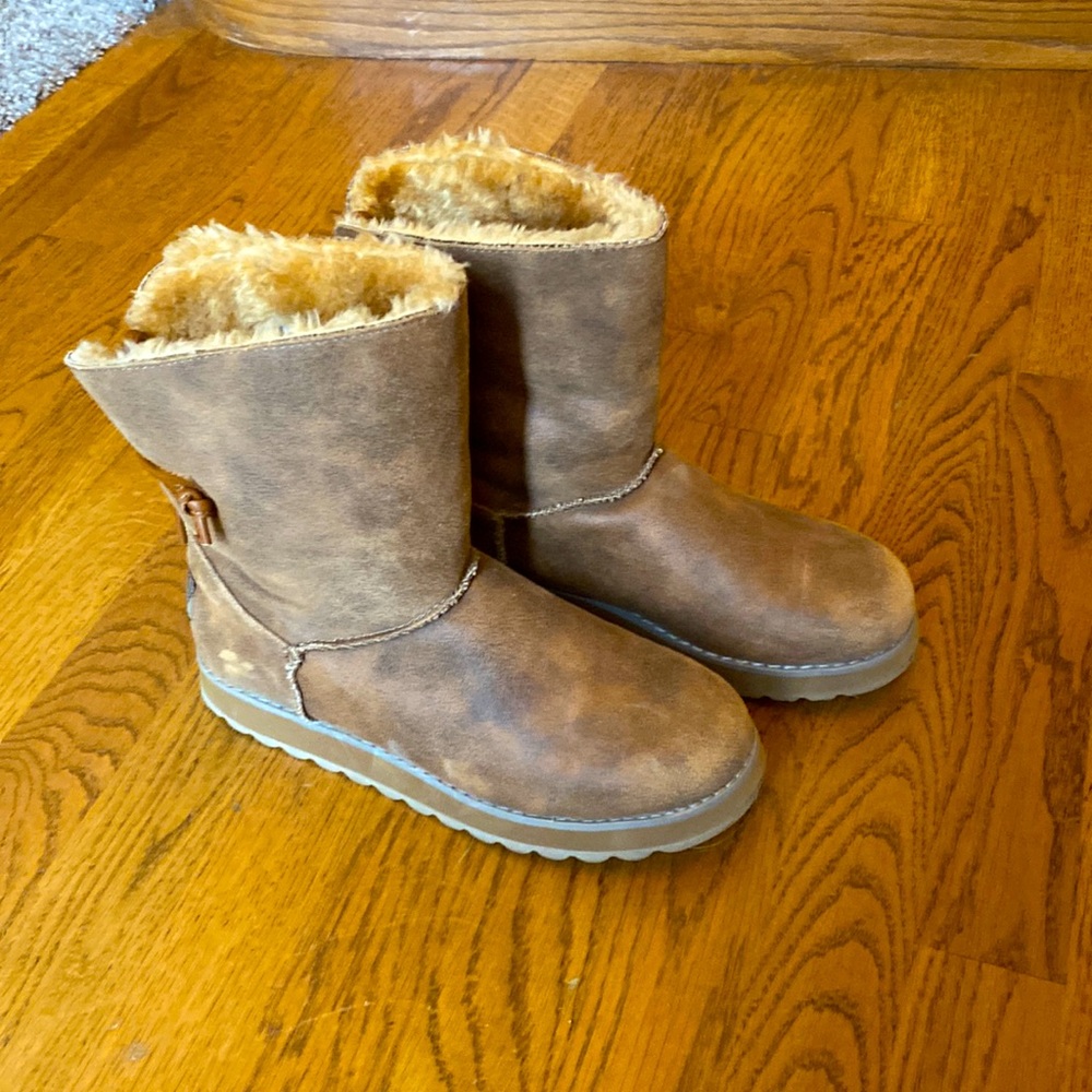 Sketchers’ boots-size 7